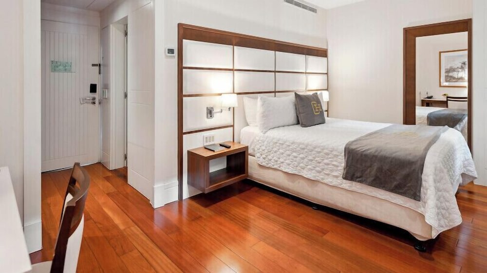 DELUXE, QUEEN BED