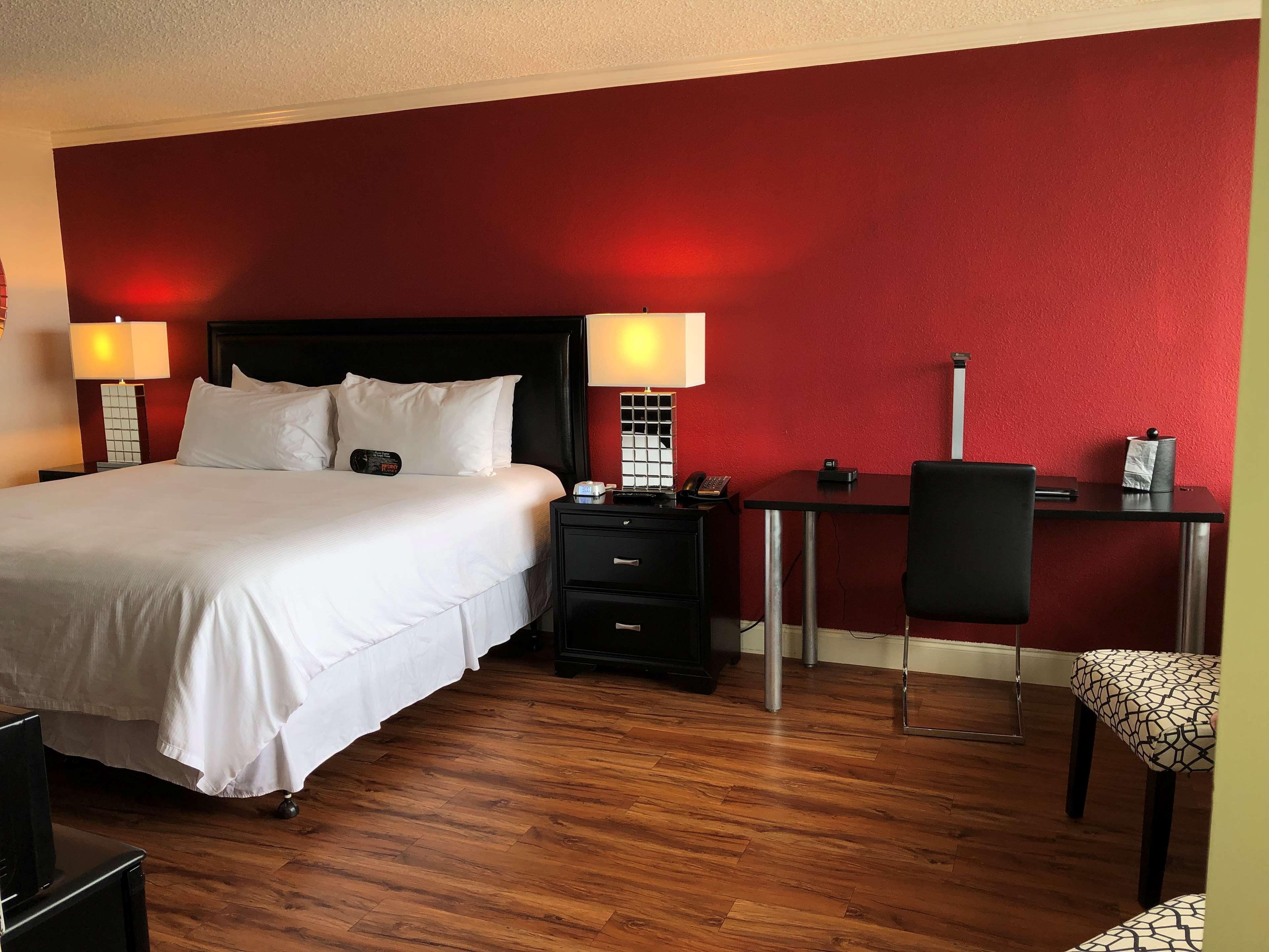 جناح بسرير كينج بغرفتين بمنطقة جلوس، Magnolia Hotel, BW Signature Collection 3/6