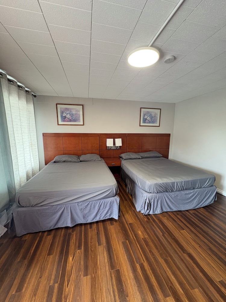 STANDARD, 2 QUEEN BEDS