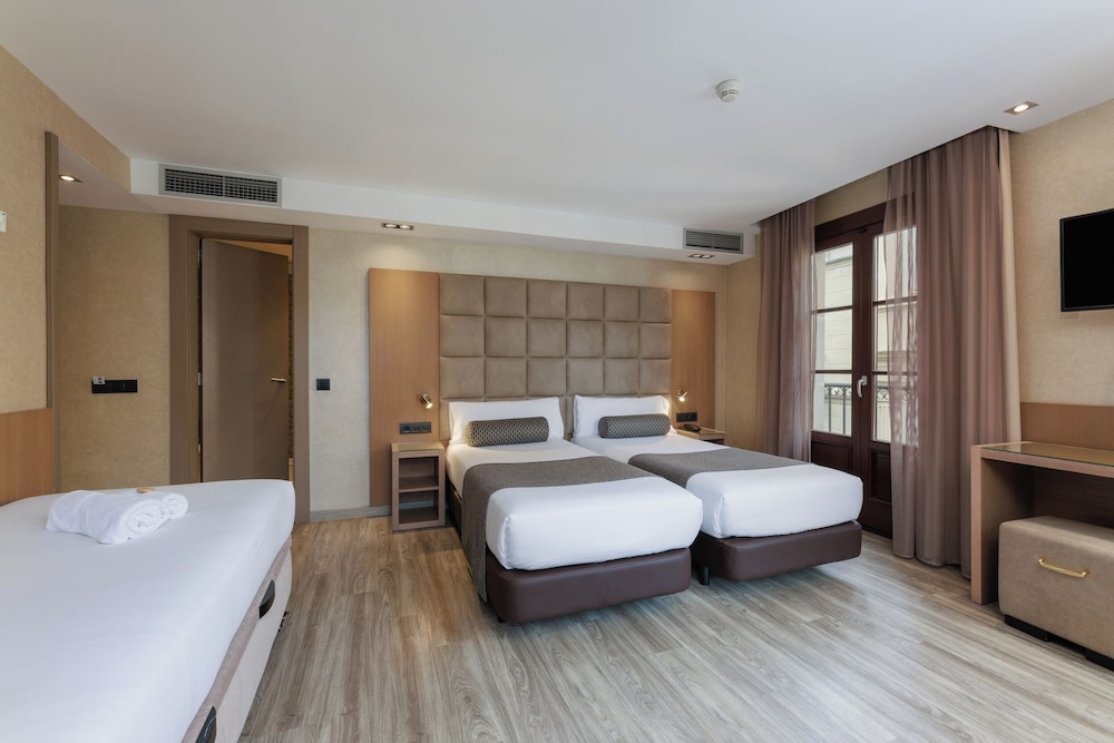 ROOM, TRIPLE, SINGLE