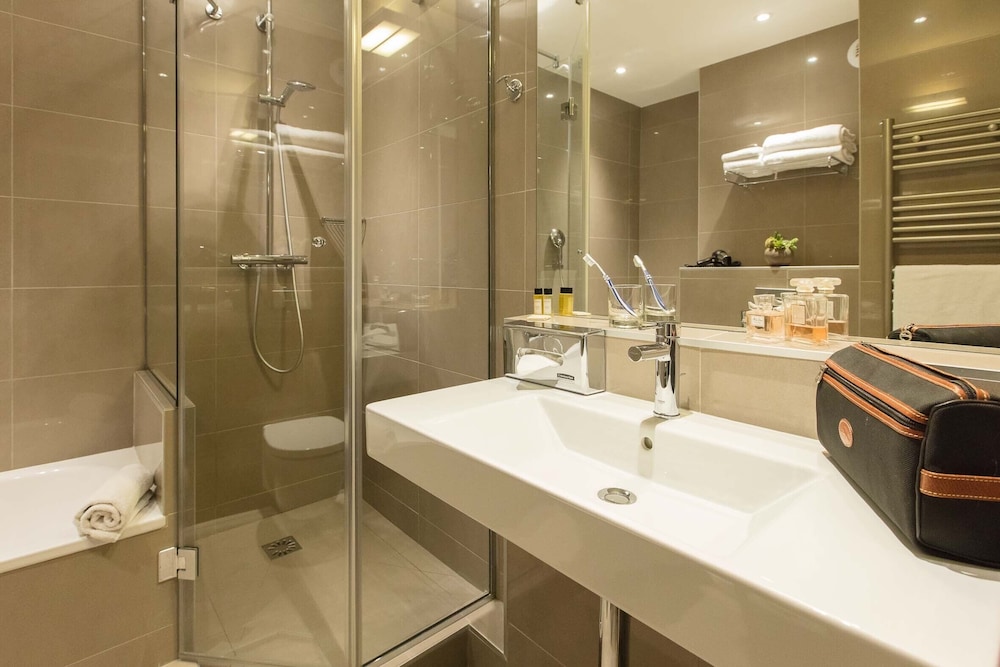 Hotel Montbriand Antony 42/44