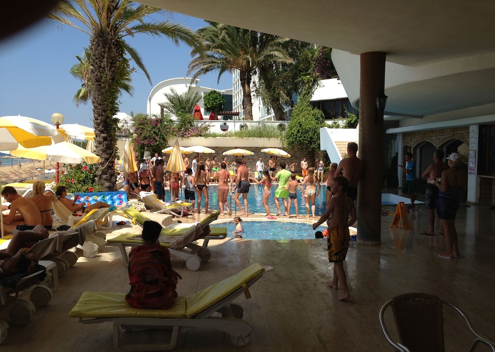 Rubi Hotel 48/63