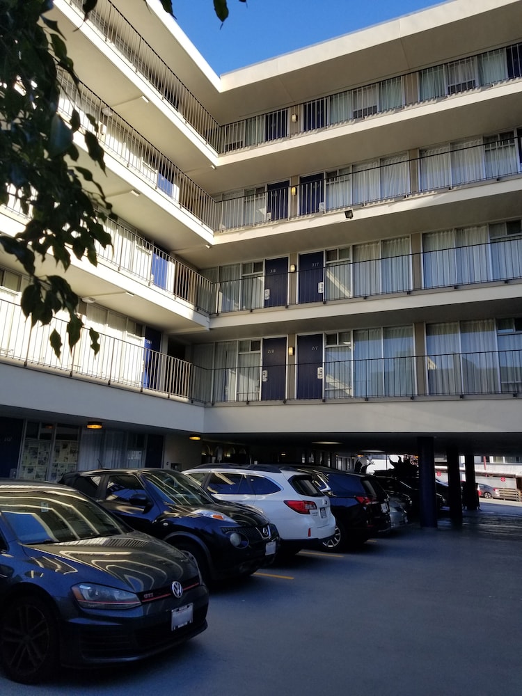 Royal Pacific Motor Inn 48/59