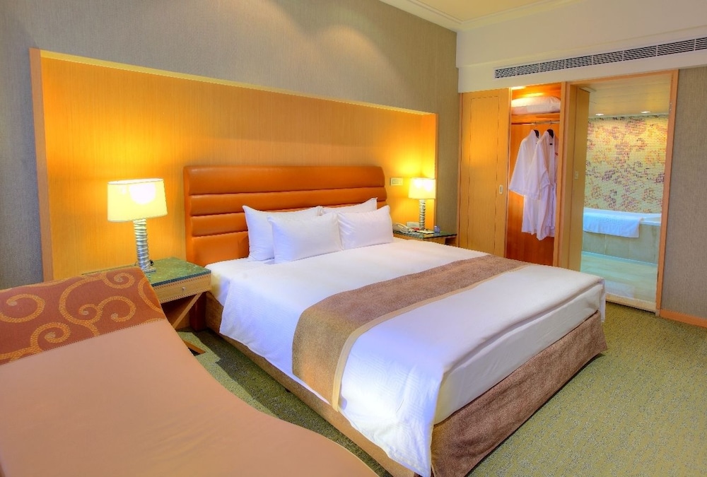 CHATEAU DE CHINE HOTEL HUALIEN 6/21