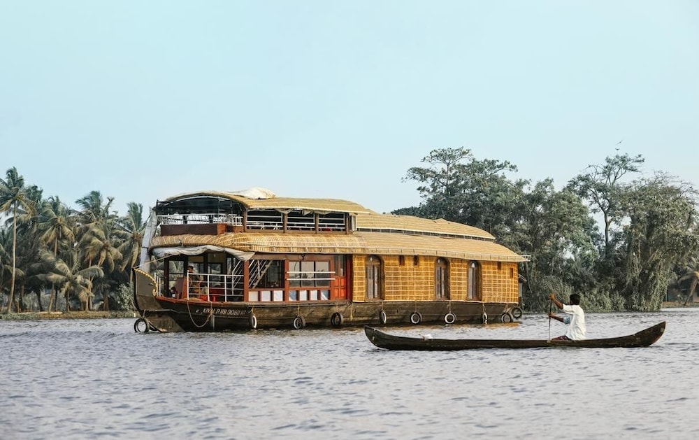 COSY HOUSEBOATS 3/50