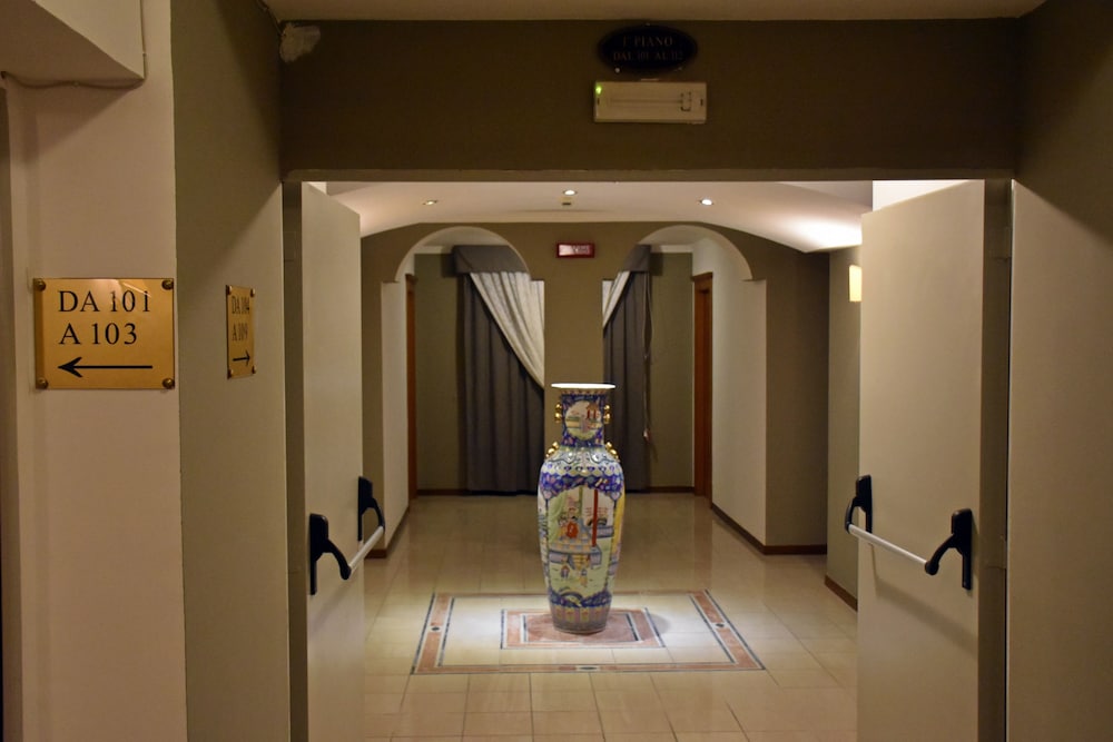 Hotel Joy 10/50