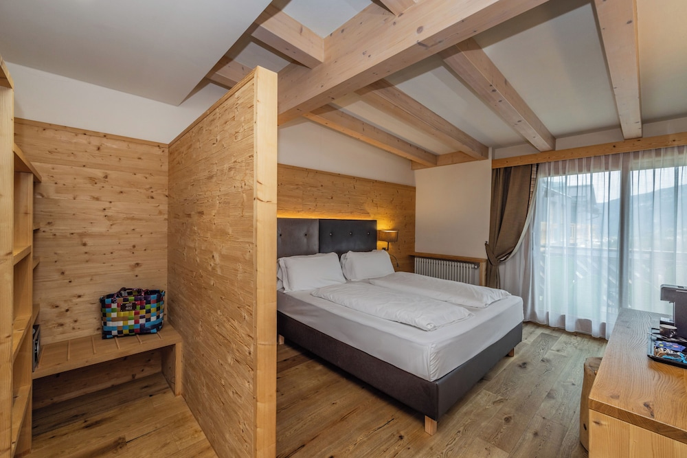 Alpine, Suite, King Bed, Bunk Bed