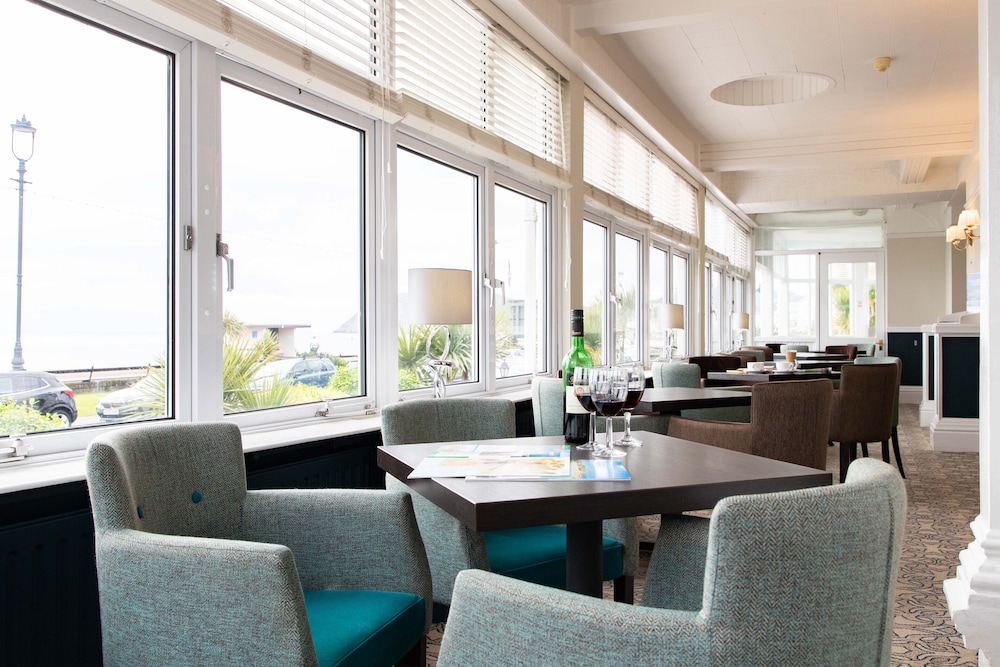 Marine Hotel 45/64