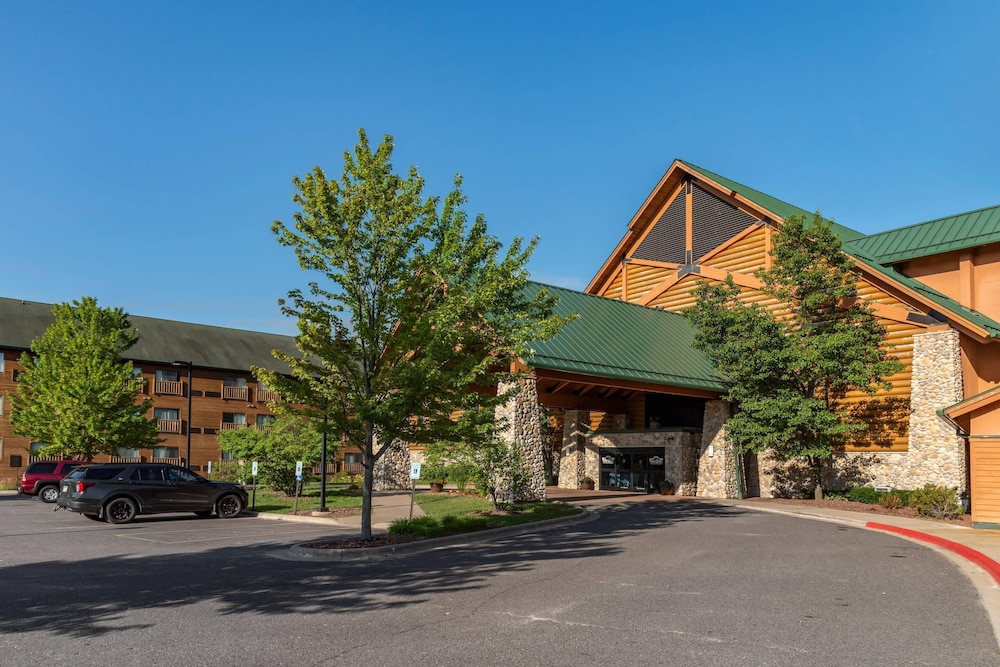 Three Bears Waterpark Resort Near Tomah, an Ascend Collection Hotel 43/50