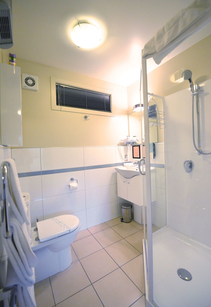 166 Majestic Court Motel 29/48