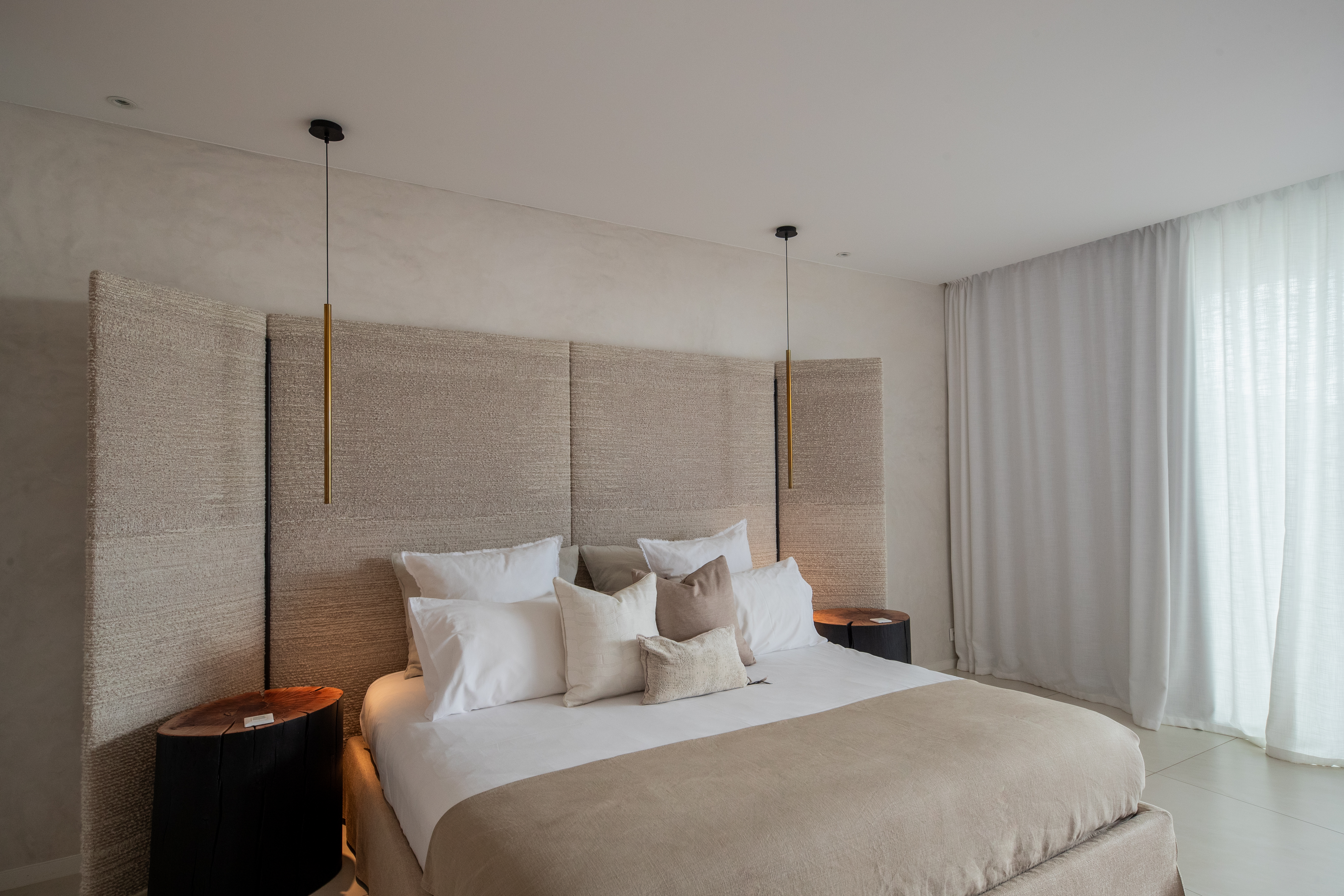 Signature, Pool, Suite
