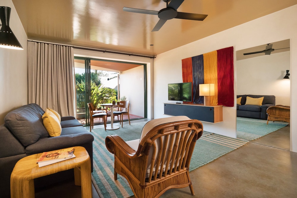 BEACH HOTEL RESORT 39/59