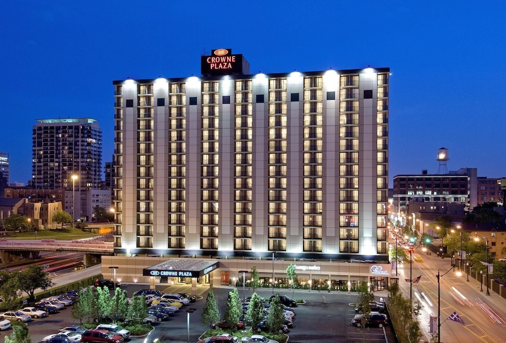 Crowne Plaza Chicago West Loop 1/55