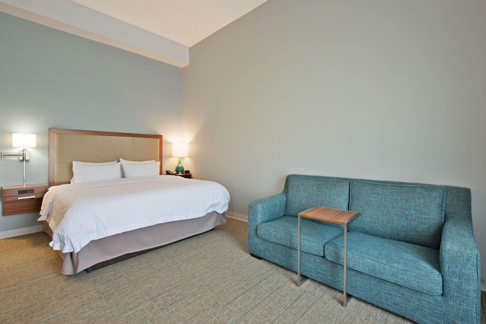 Hampton Inn & Suites North Huntingdon-Irwin 12/45