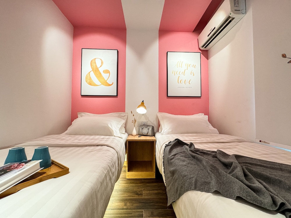 MODERN, TWIN BEDS
