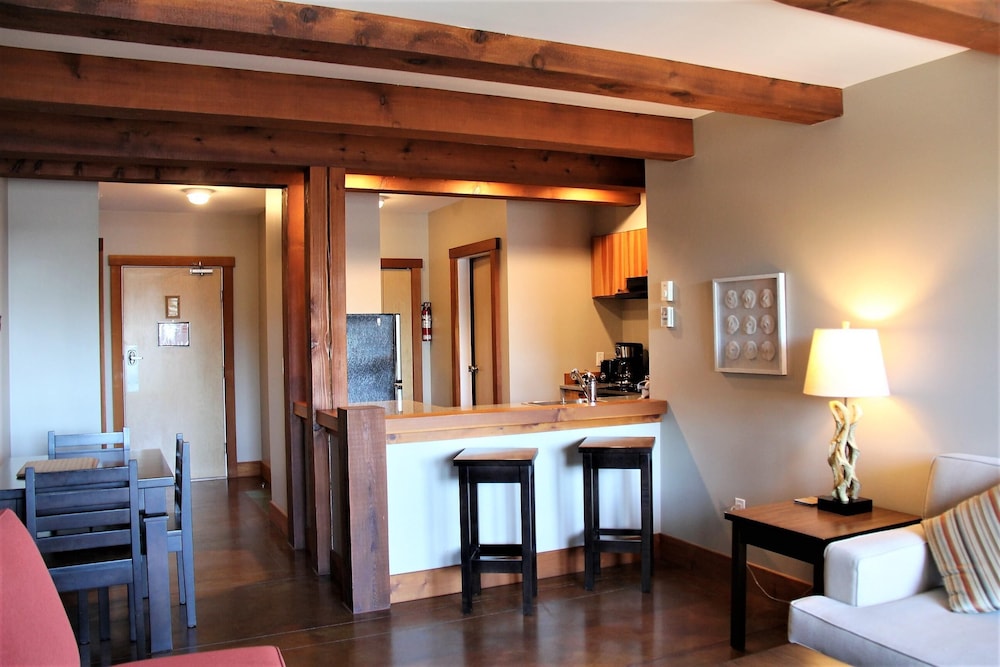 Seaside Ucluelet Hotel 12/34