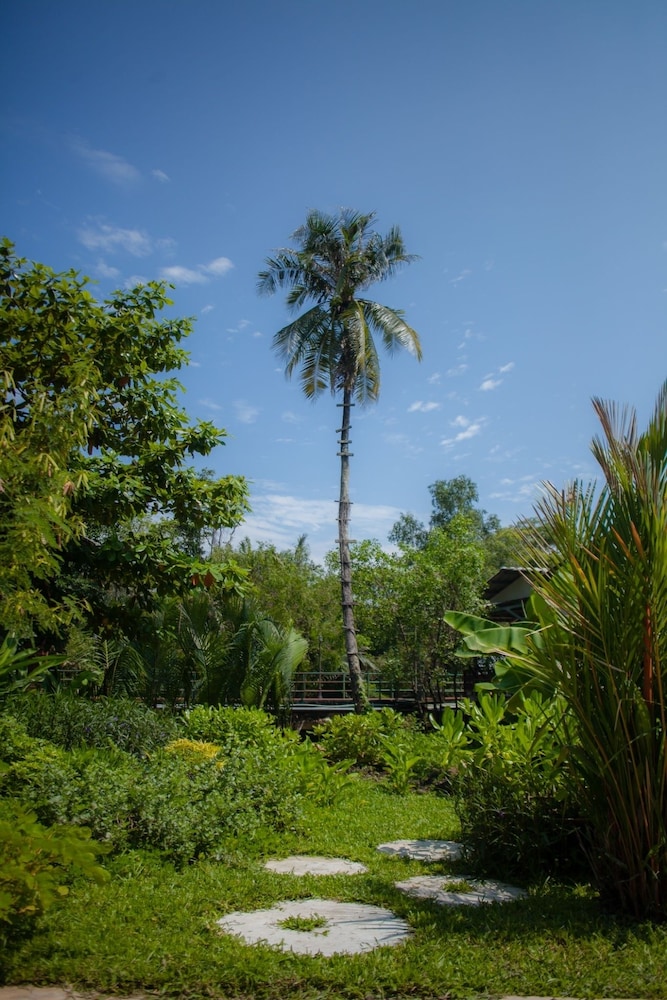 Trat 101 Hotel 58/66