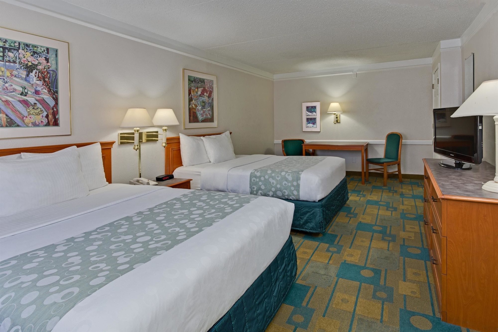 ROOM, 2 DOUBLE BEDS