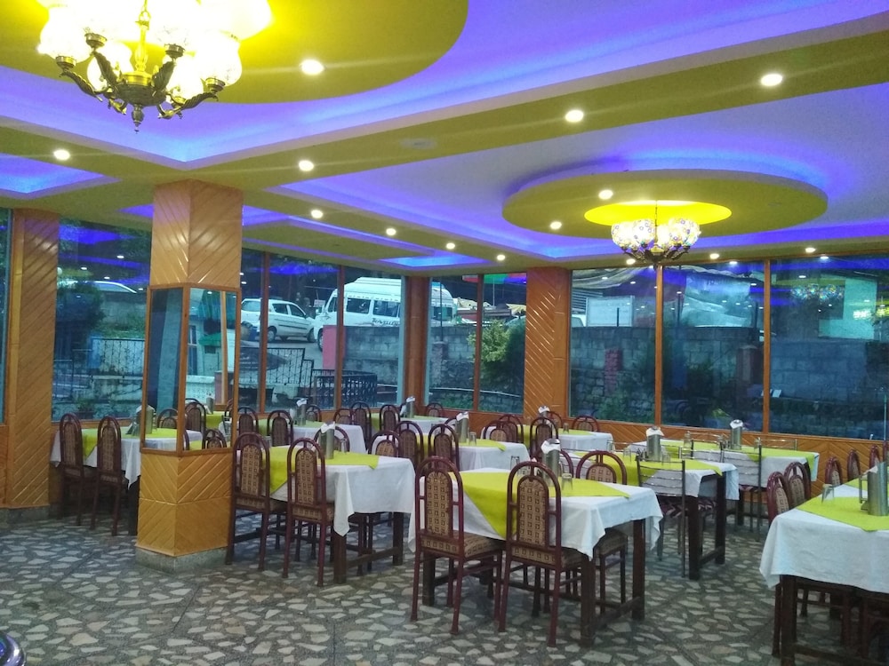 Utopia Resort 58/72