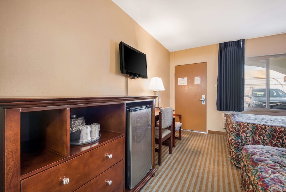 Rodeway Inn Regalodge Glendale CA 20/23