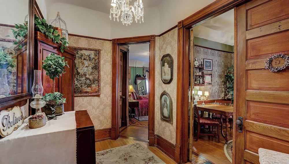 Schuster Mansion Bed & Breakfast 7/51