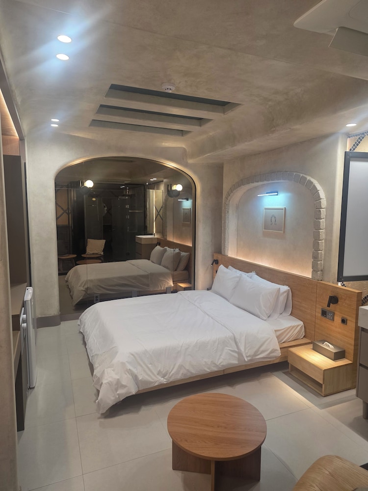 The Ace Hotel 23/71