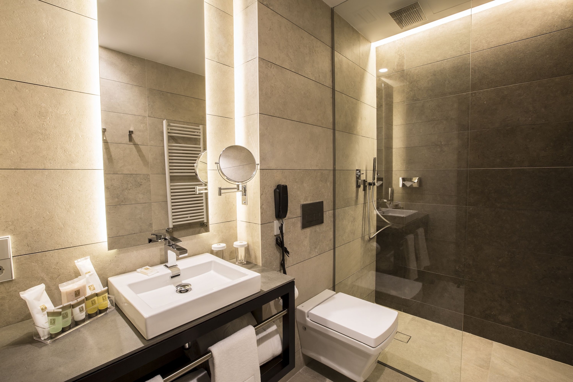 Vincci, 1 Double and 1 Single Bed, with Extra Bed، Vincci Mercat Hotel 8/10
