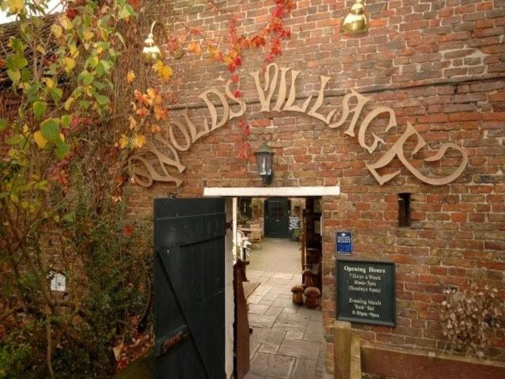 Wolds Village 4/49