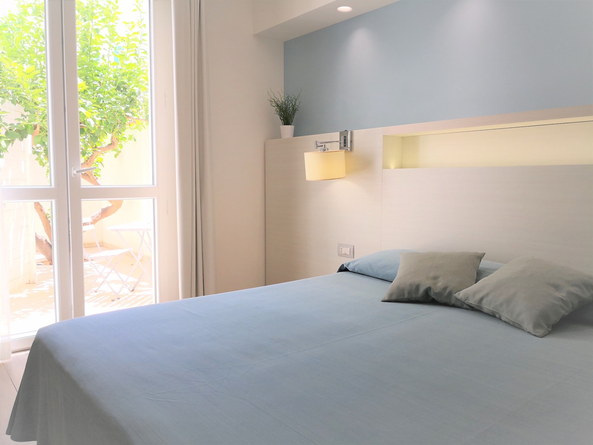 ROOM, DOUBLE OR TWIN BED, PATIO, ACCESSIBLE