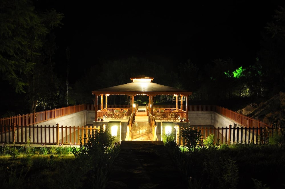 SERENA GILGIT in GILGIT