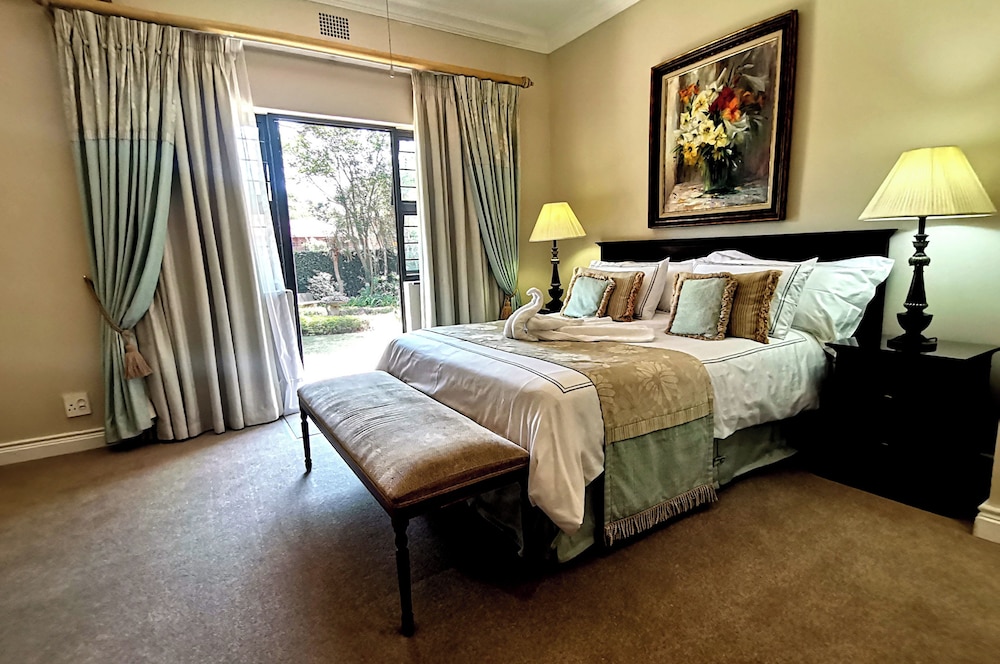 Royal Ridge Guest House and Apartments 8/70