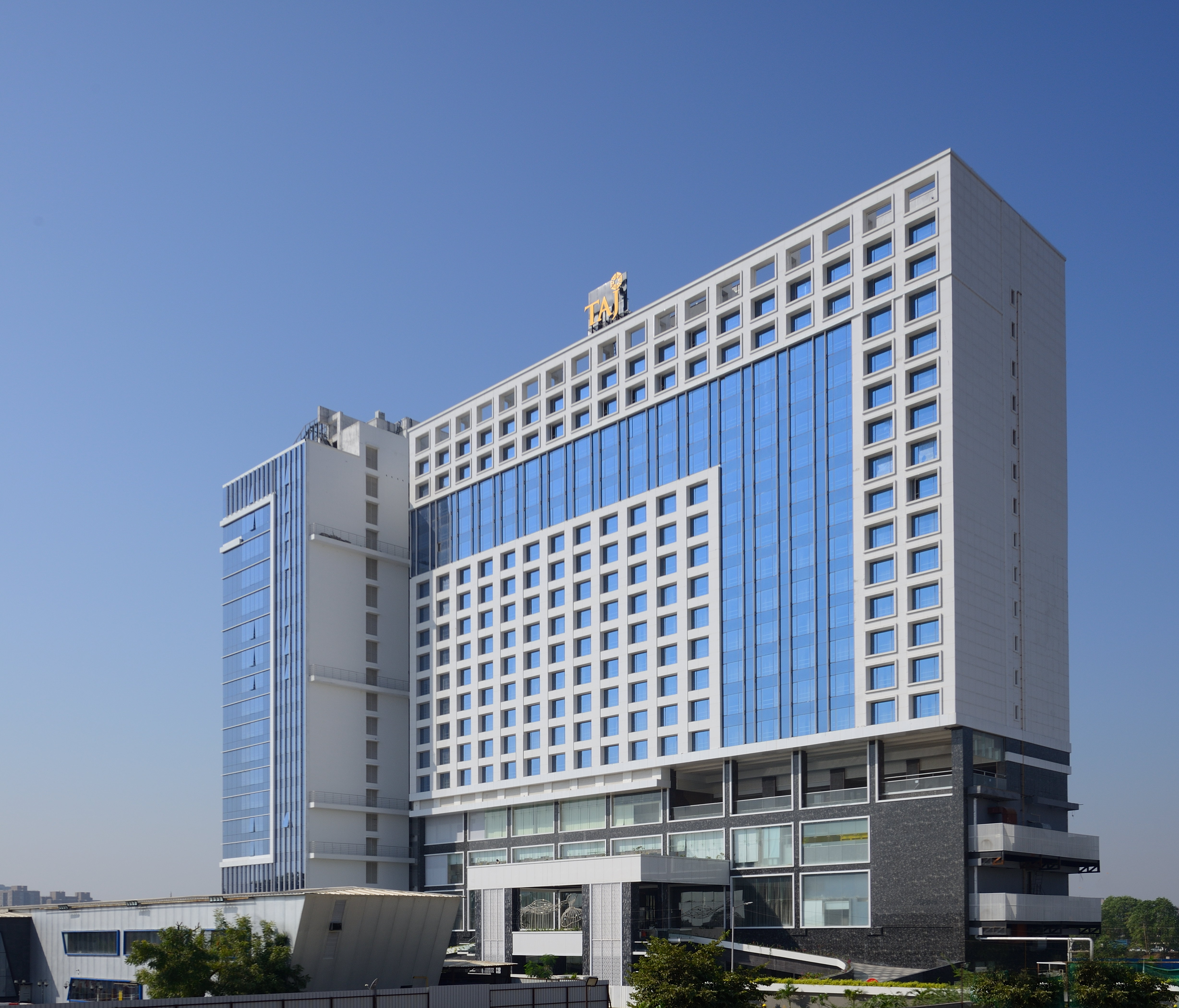 Taj Skyline Ahmedabad 4/64