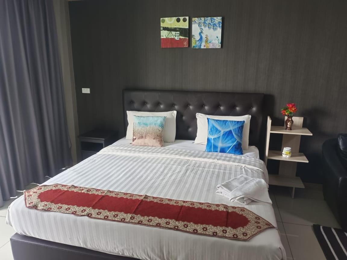 Apsara INN Pattaya, Thailand 27/57