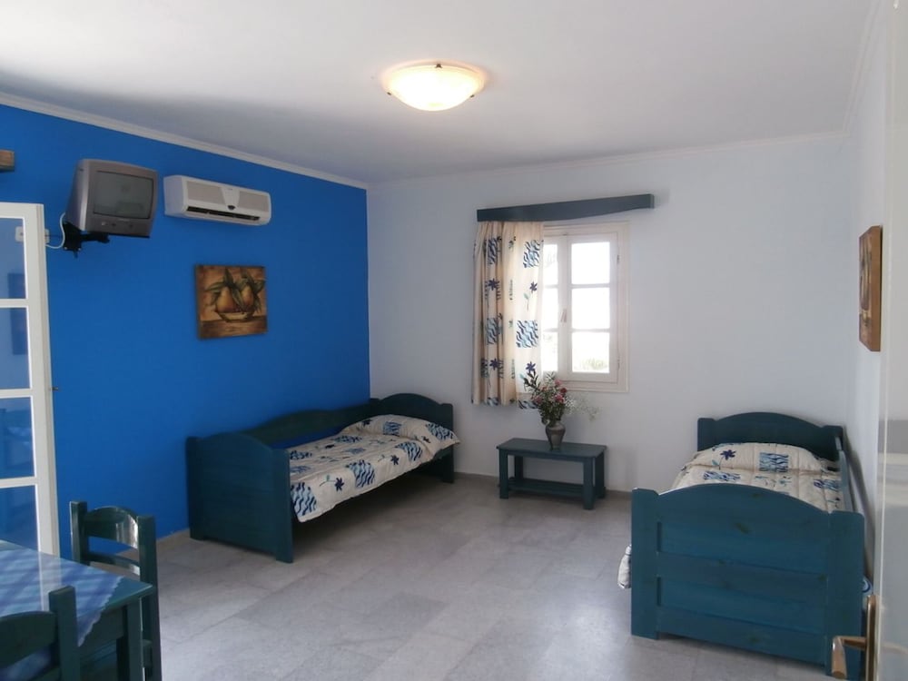Agnanti Hotel 42/69