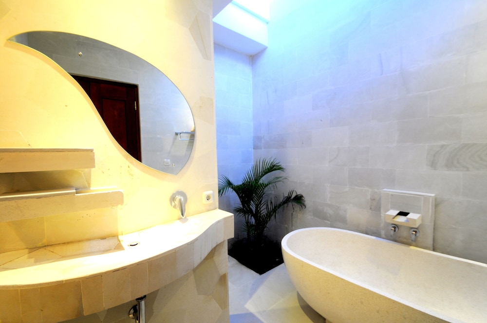 JAS BOUTIQUE VILLAS 34/37