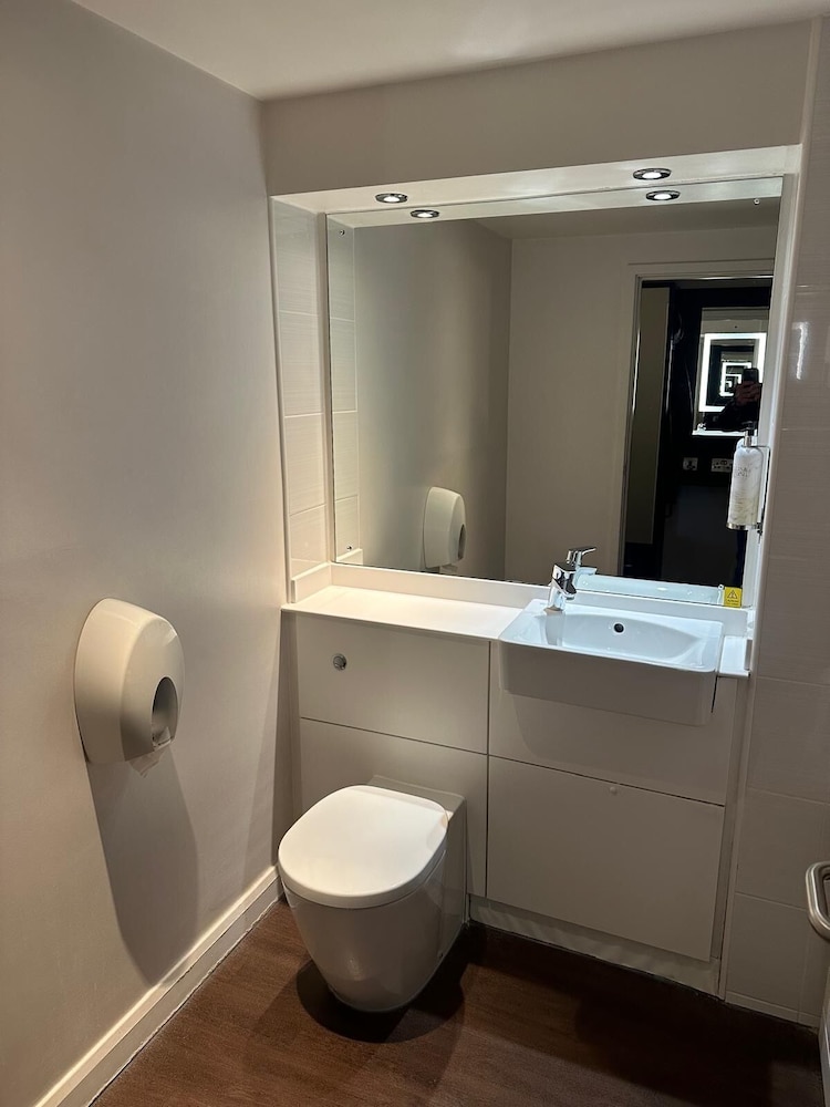 Premier Inn Wirral (Two Mills) 25/27