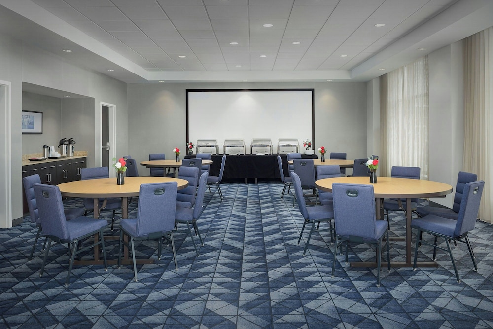 Courtyard Muncie at Horizon Convention Center 49/55