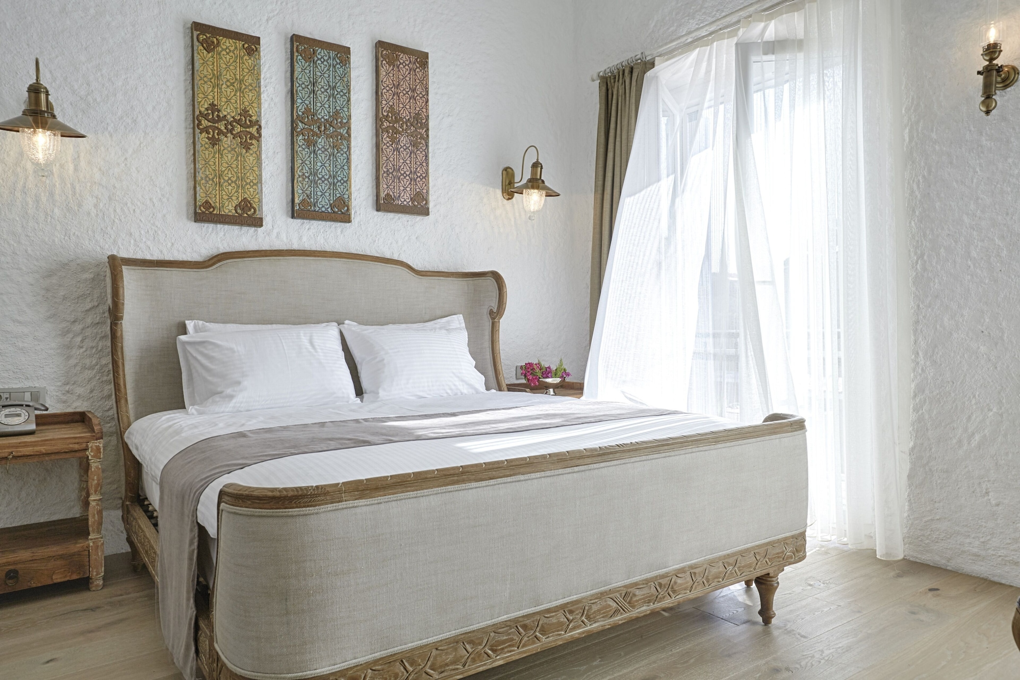 SUITE, KING BED