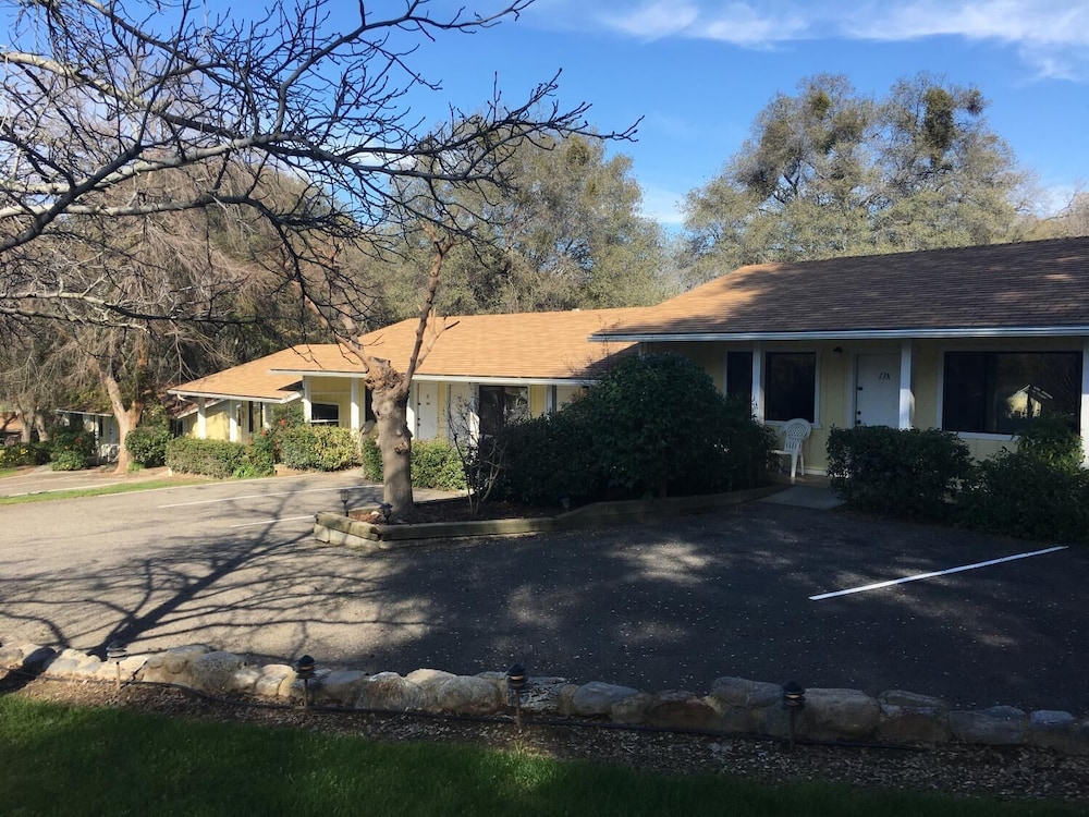 Lazy J Ranch-Americas Best Value Inn 36/52