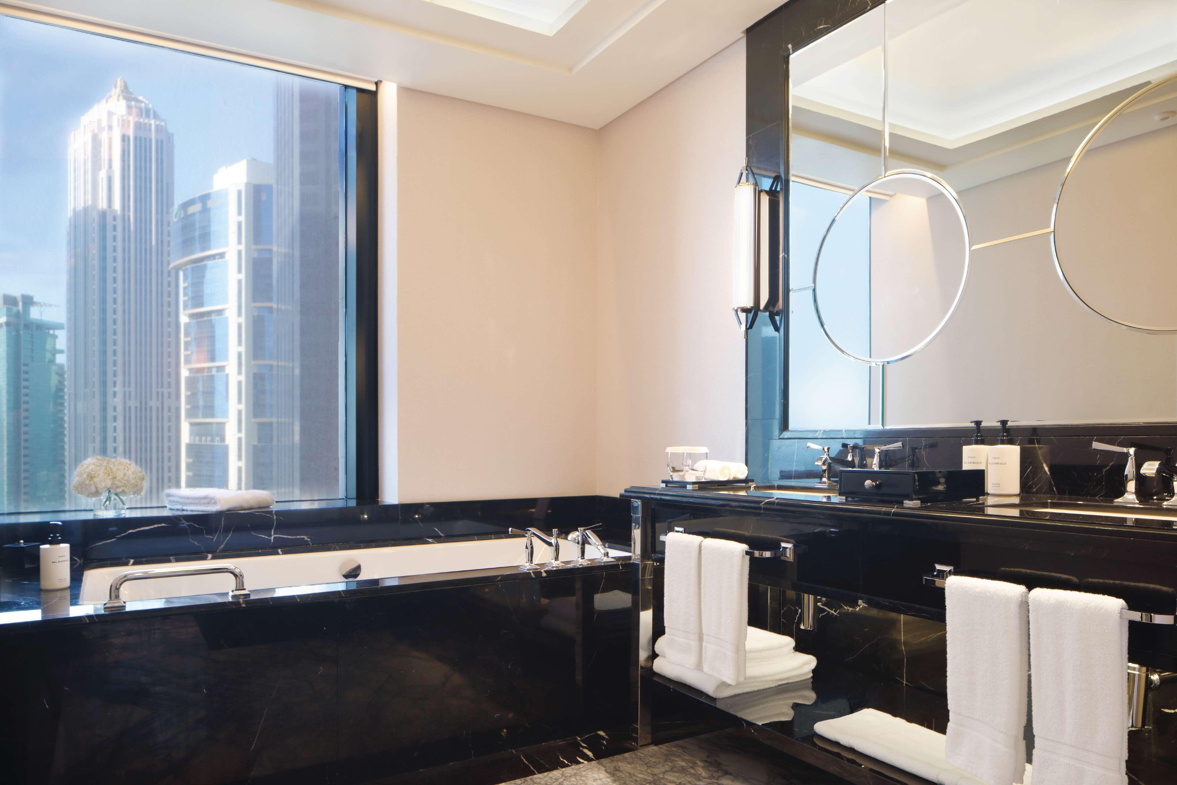 غرفة غراند بسرير مزدوج، Waldorf Astoria Doha West Bay 6/6