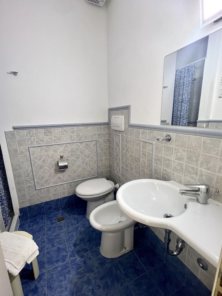 Hotel Joli 66/68