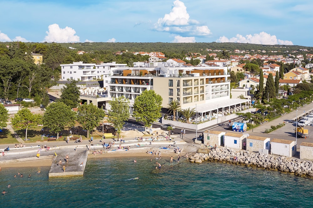 Riva Luxury Hotel 61/69