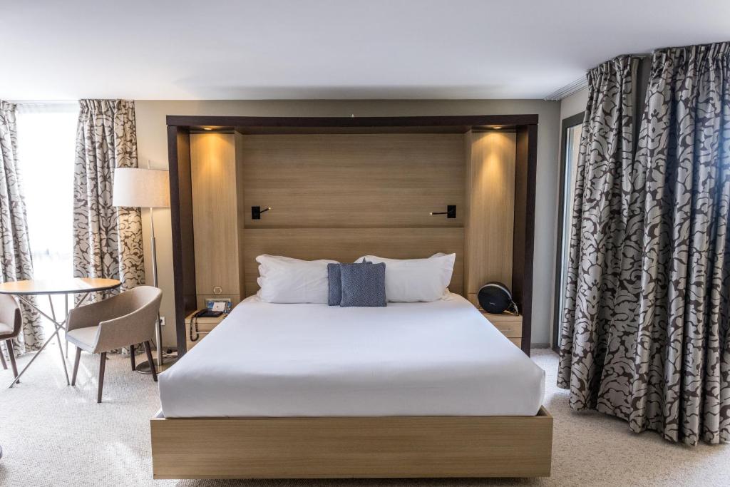 Junior Suite, Partial Sea View