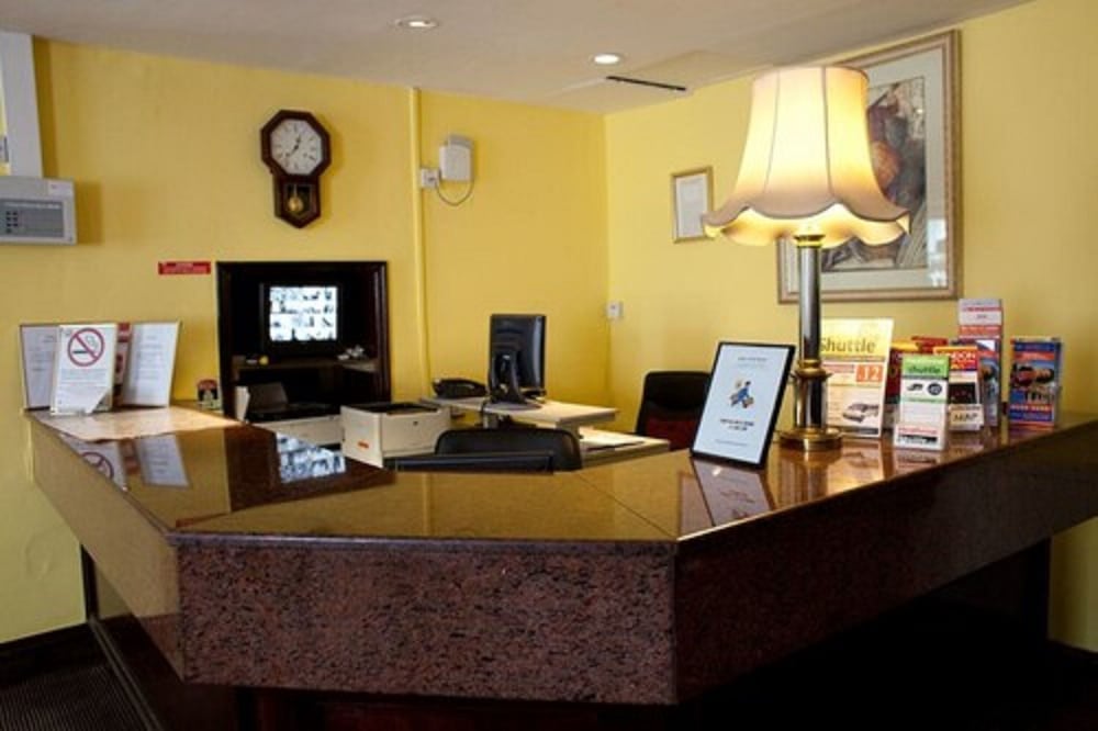 ROSE COURT HOTEL 44/49