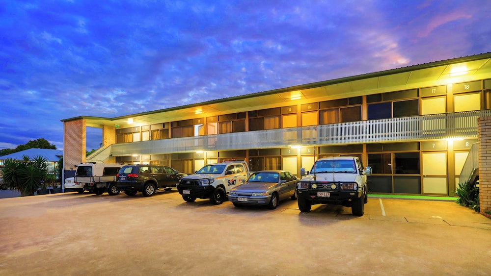 TROPICAL GATEWAY MOTOR INN 57/62