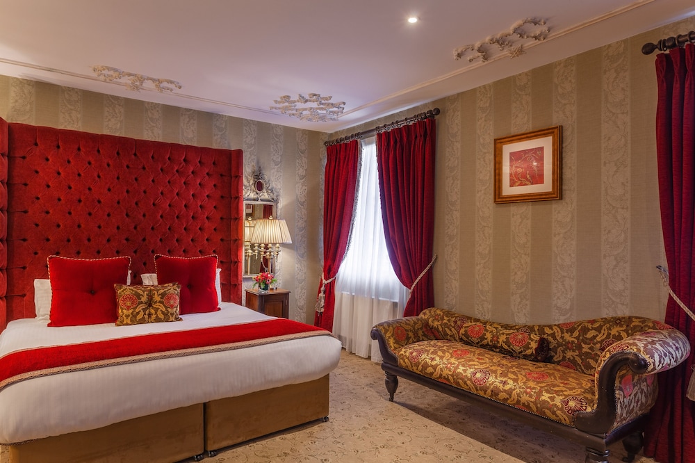 Castle, Superior, King Bed