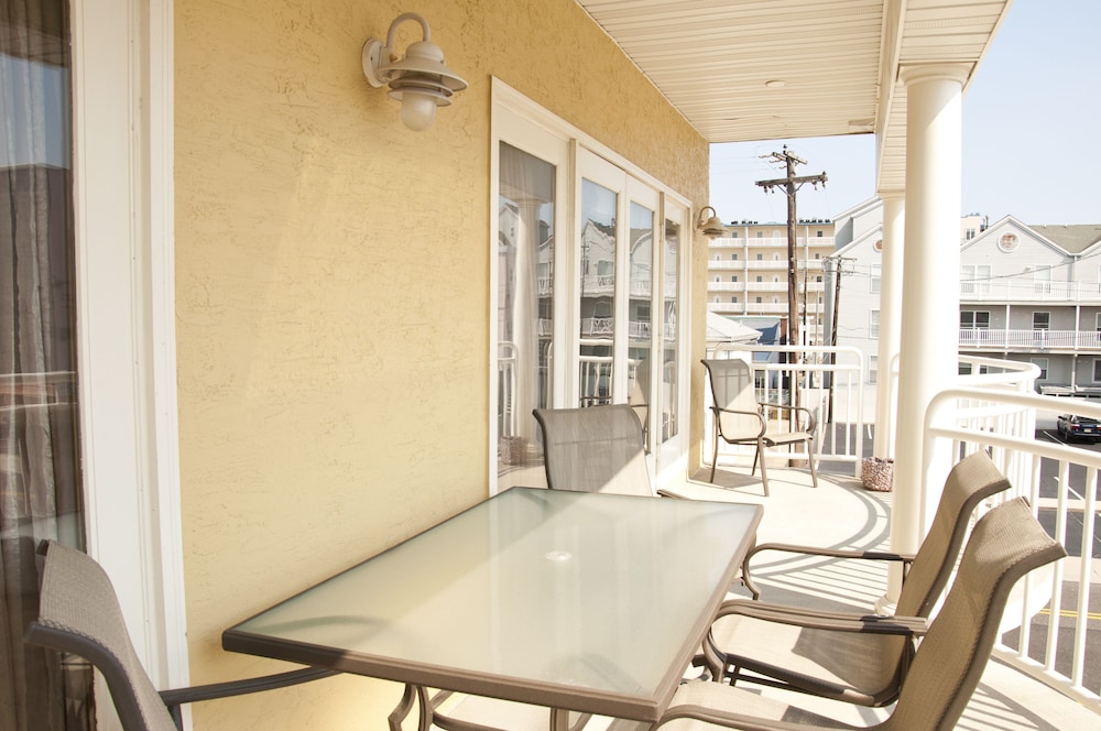 Coliseum Ocean Resort 49/64