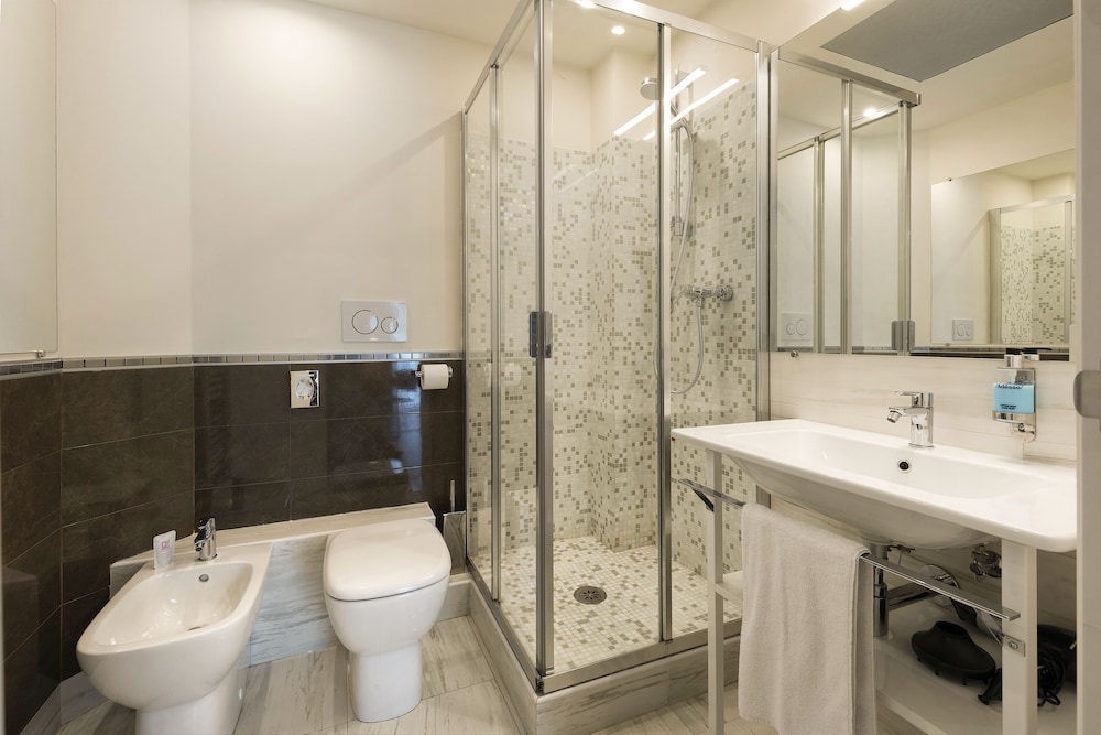 Adesso Hotel 47/50
