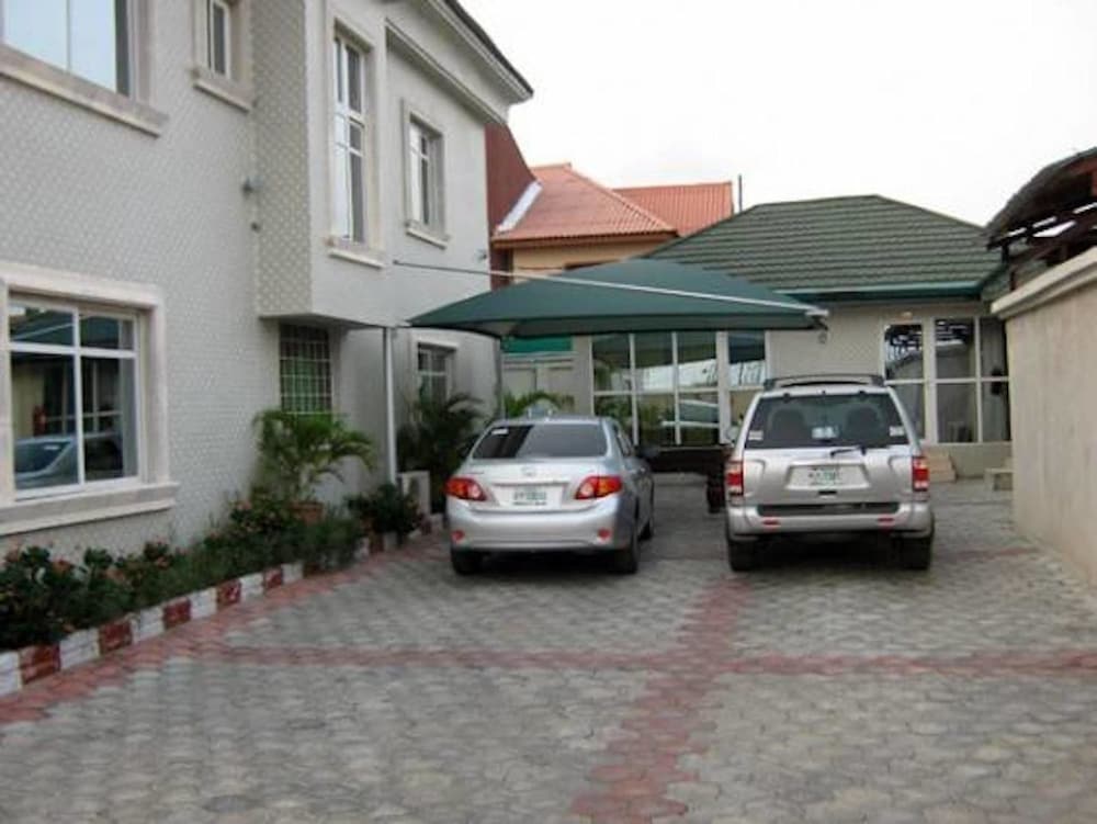 Hymax Grace Hotel And Suites 24/29