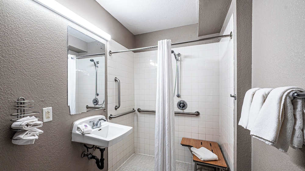 Motel6 Wethersfield, CT - Hartford 59/66